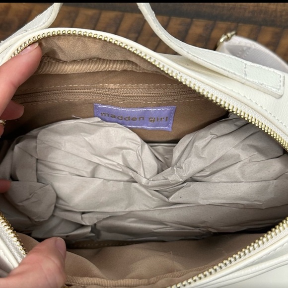 NWT Madden Girl Camera  Crossbody Bag With Pouch - Picture 4 of 11